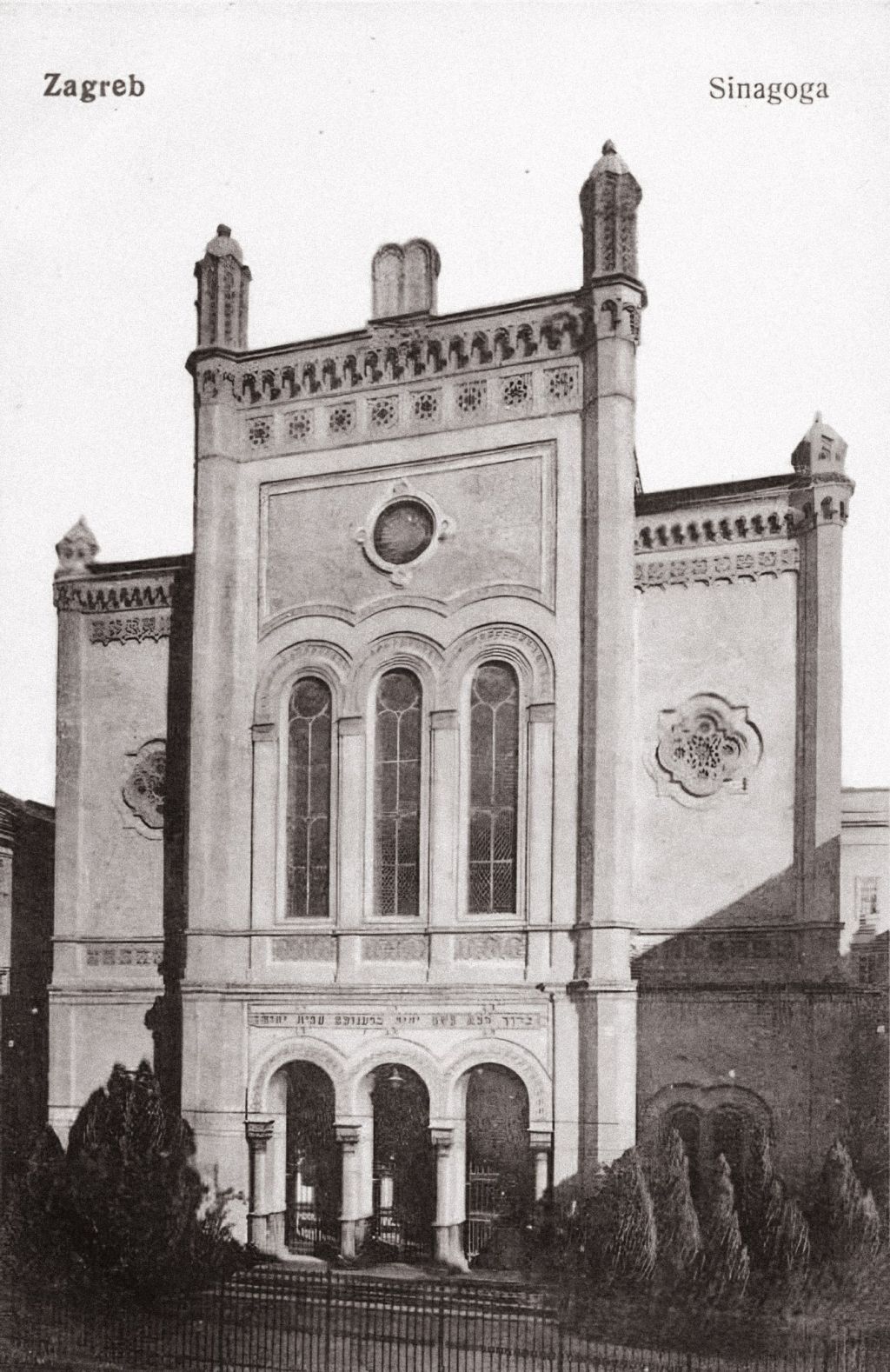 Sinagoga, Praška ulica 7, pročelje